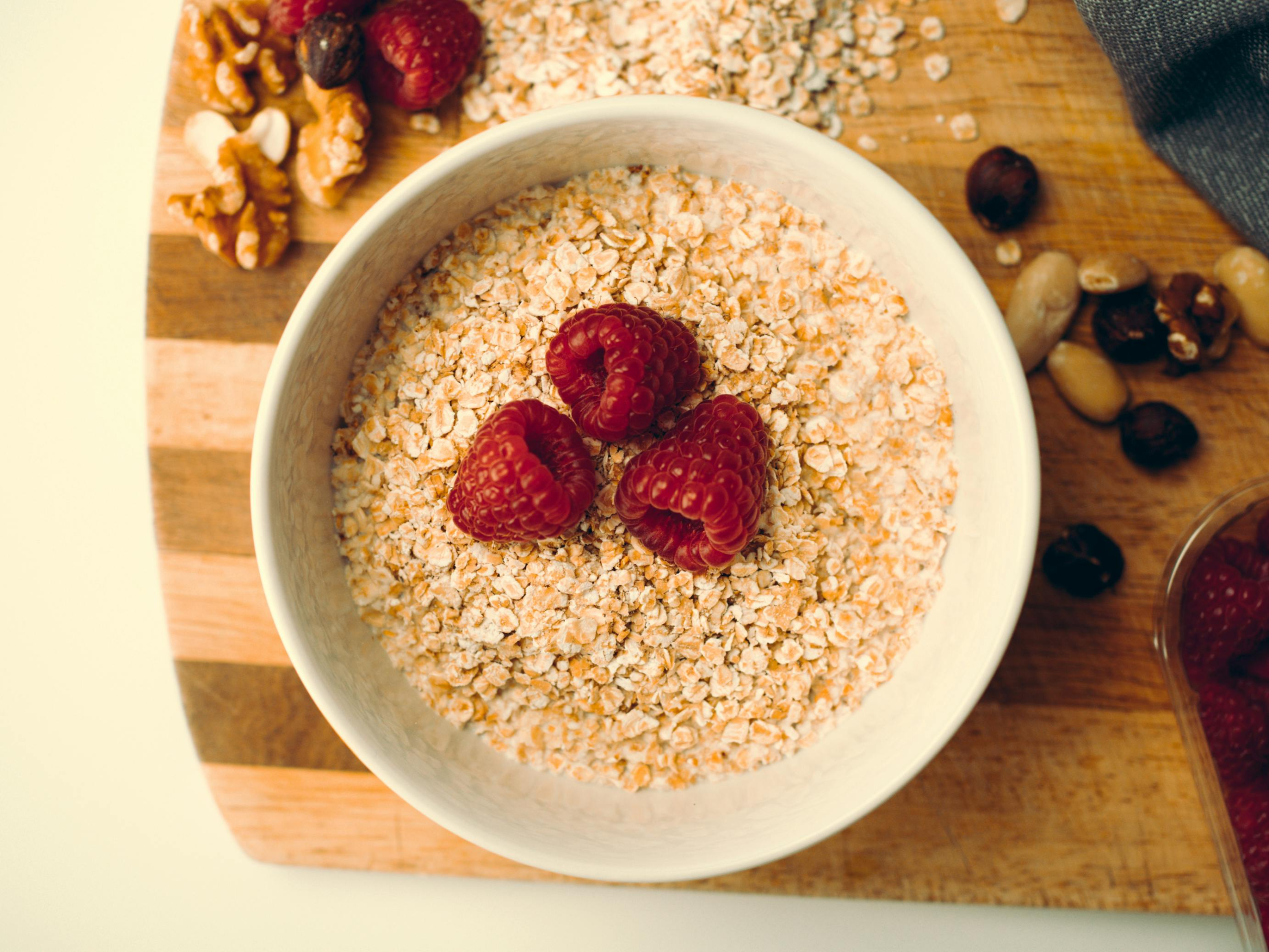 Oatmeal Benefits: Oatmeal Benefits: 10 Powerful Reasons Men Over 40 Should Start Every Morning with Oats